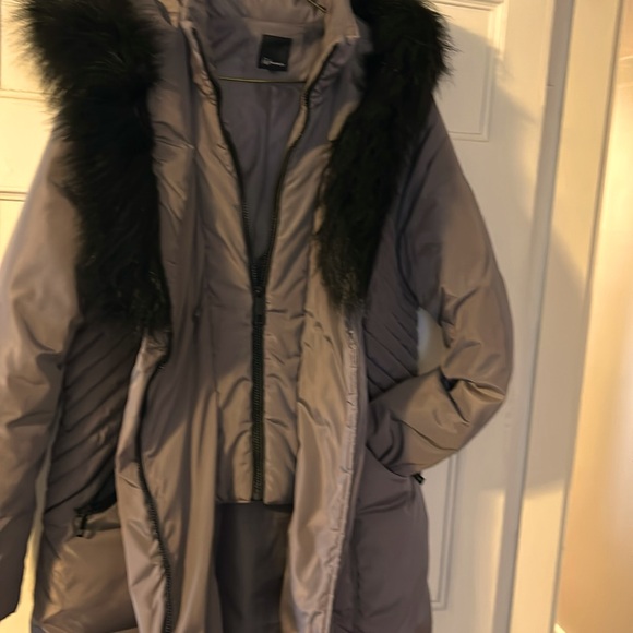 Reitman, ladies puffer, hooded coat, size XL, Grey, 2 Zippered closures. - Picture 7 of 11
